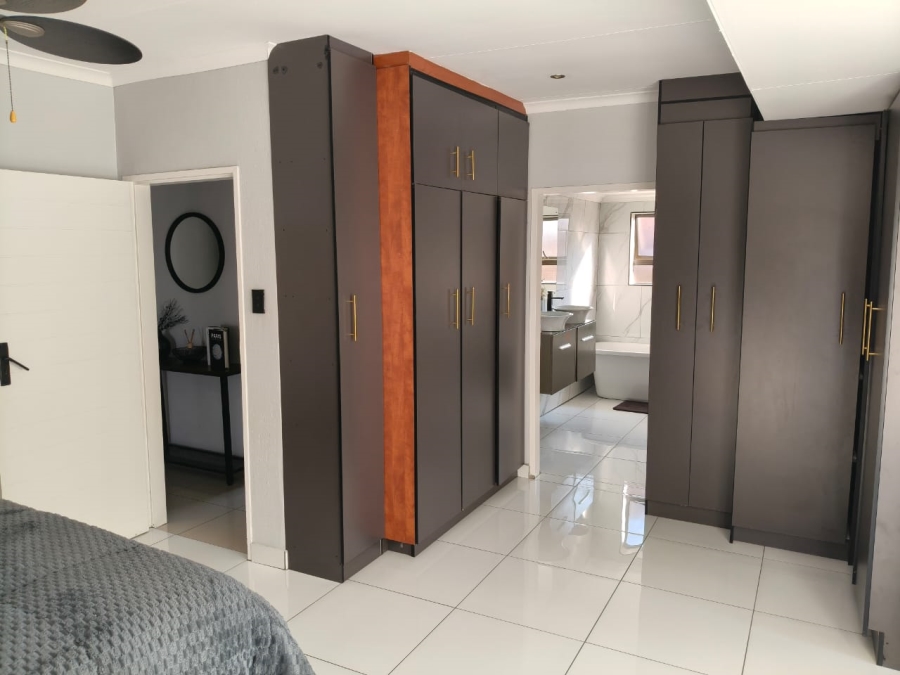3 Bedroom Property for Sale in Waterval East North West